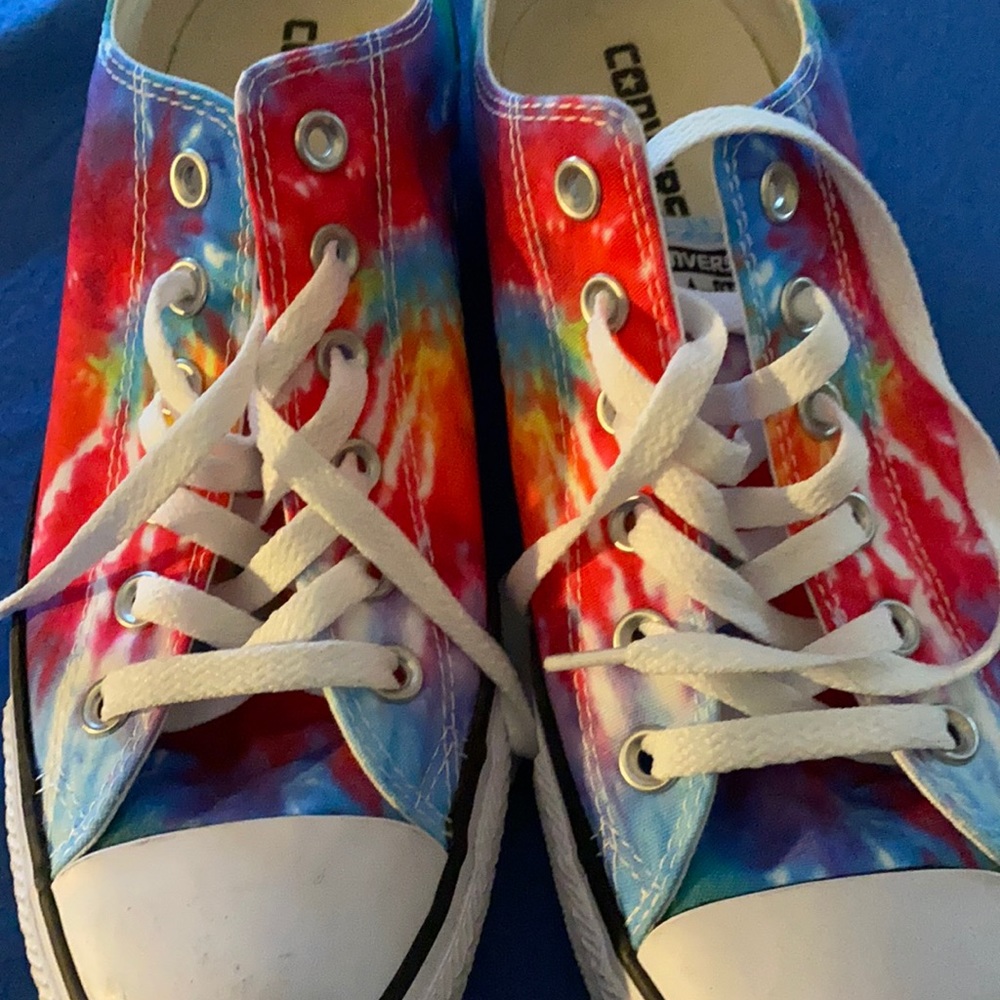 Tye dye converse!!